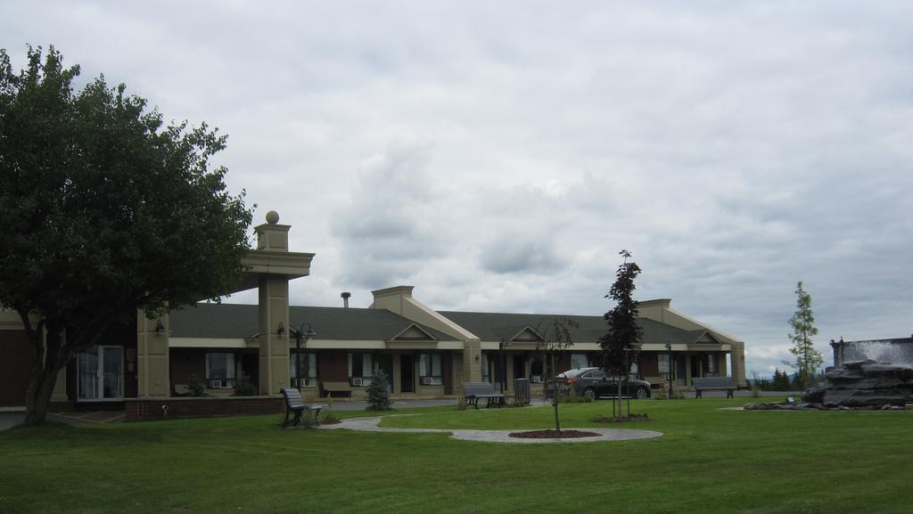 Hotel Motel Le Quiet Lac-Mégantic Esterno foto
